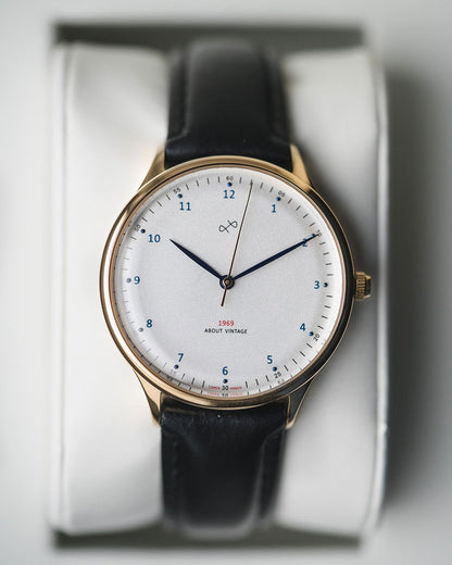 Vintage, Gold / White Watch